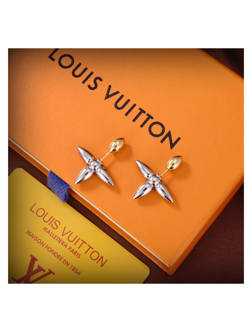 Shop Louis Vuitton Louisette Stud Earrings (LOUISETTE EARRINGS, M80268) by  Mikrie