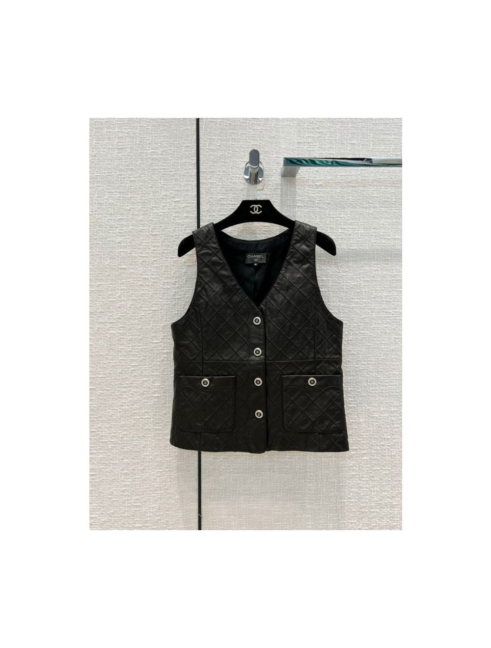 Chanel Leather Vest - Embroidered Lambskin Black Ref. P72652 C64377 94305  ccyg4592042222