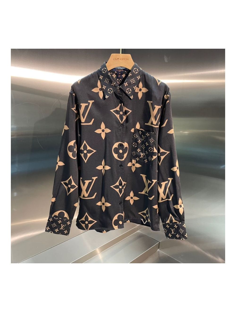 Shop Louis Vuitton Silk Long Sleeves Logo Luxury Shirts  (1AATID/1AATIE/1AATIF, 1AATIA/1AATIB/1AATIC) by Ravie
