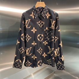 Louis Vuitton Chain Print Silk Shirt (1A92PH)  Printed silk shirt,  Masculine style, Silk shirt